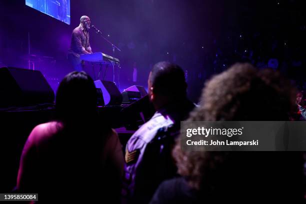 Brian McKnight performs during R&B Super Jam Ladies Night at Barclays Center on May 06, 2022 in New York City.