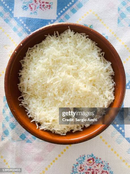 grated parmesan cheese bowl - parmesan fotografías e imágenes de stock