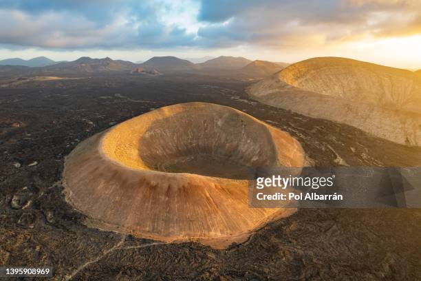 caldera blanca volcano crater in lanzarote, canary islands, spain - unesco world heritage site stock pictures, royalty-free photos & images
