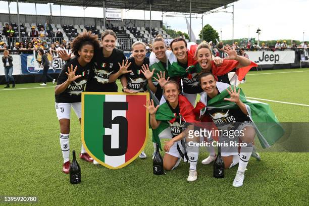 Juventus players celebrate after their sides victory and finishing the season as Women's Serie A champions during the Women's Serie A match between...