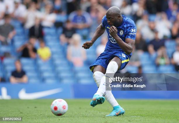 Romelu Lukaku of Chelsea scores their team's first goal from the penalty spot during the Premier League match between Chelsea and Wolverhampton...