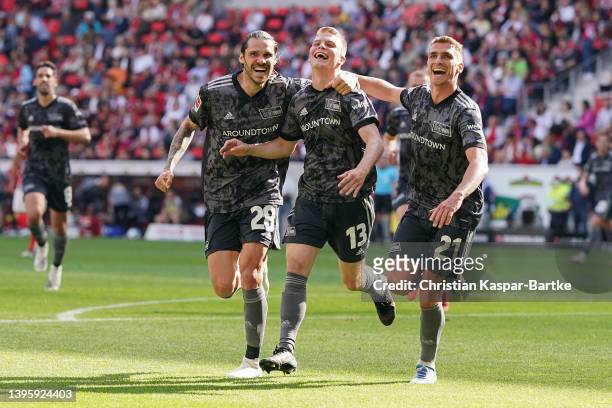 Andras Schafer of 1.FC Union Berlin celebrates with teammates Christopher Trimmel and Grischa Proemel after scoring their team's fourth goal during...