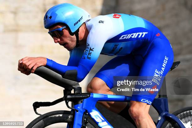 Simon Yates of United Kingdom and Team BikeExchange - Jayco sprints during the 105th Giro d'Italia 2022, Stage 2 a 9,2km individual time trial stage...