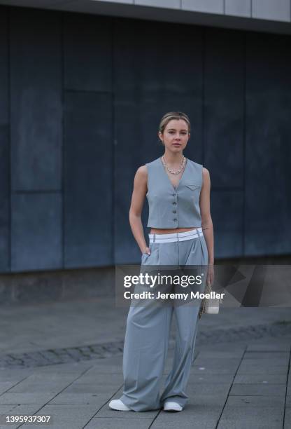 Isabelle Hartmann seen wearing a silver Tiffany & Co Hardwear necklace, a grey suit vest from Zara, matching grey suit pants from Zara, a white...