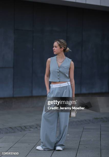 Isabelle Hartmann seen wearing a silver Tiffany & Co Hardwear necklace, a grey suit vest from Zara, matching grey suit pants from Zara, a white...