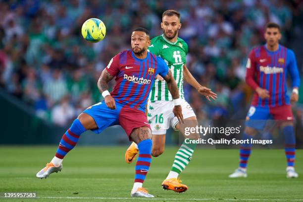 German Pezzella of Real Betis competes for the ball with Memphis Depay of FC Barcelona during the La Liga Santander match between Real Betis and FC...