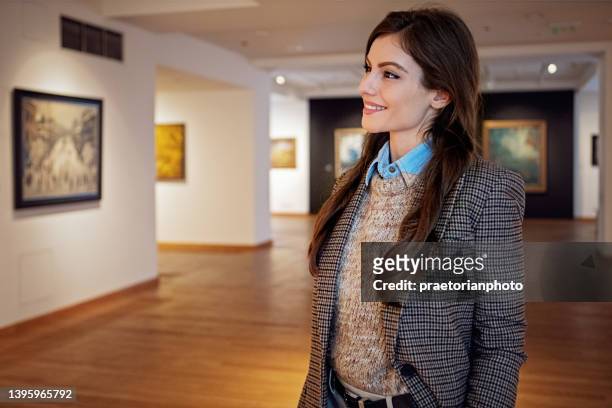 portrait of woman in a gallery - museum visit stock pictures, royalty-free photos & images