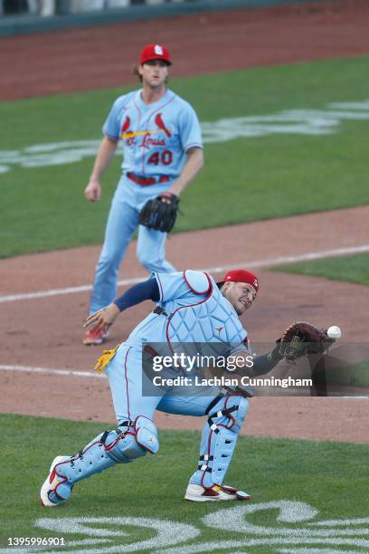 Catcher Yadier Molina of the St. Louis Cardinals drops a pop-up in foul territory hit by Wilmer Flores of the San Francisco Giants in the bottom of...