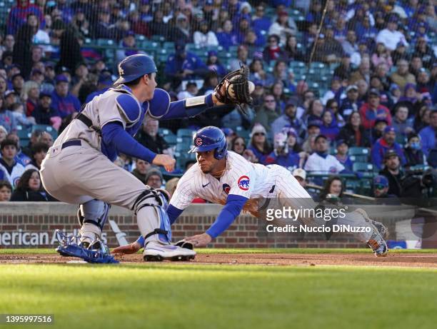 Willson Contreras of the Chicago Cubs scores against Will Smith of the Los Angeles Dodgers during the first inning of Game Two of a doubleheader at...