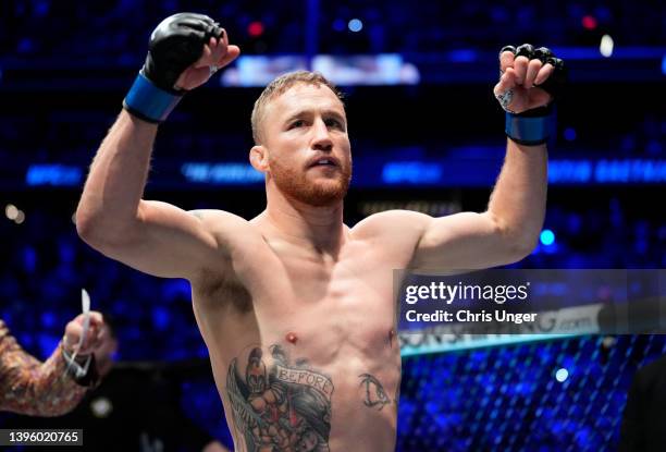 Justin Gaethje prepares to fight Charles Oliveira of Brazil in the UFC lightweight championship fight during the UFC 274 event at Footprint Center on...