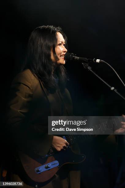 Lily Runga 212 Bic Runga Photos & High Res Pictures - Getty Images