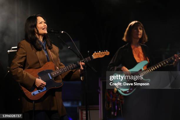 Lily Runga 212 Bic Runga Photos & High Res Pictures - Getty Images