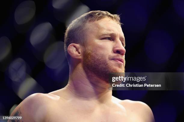 Justin Gaethje prepares to fight Charles Oliveira in their UFC lightweight championship bout during UFC 274 at Footprint Center on May 07, 2022 in...