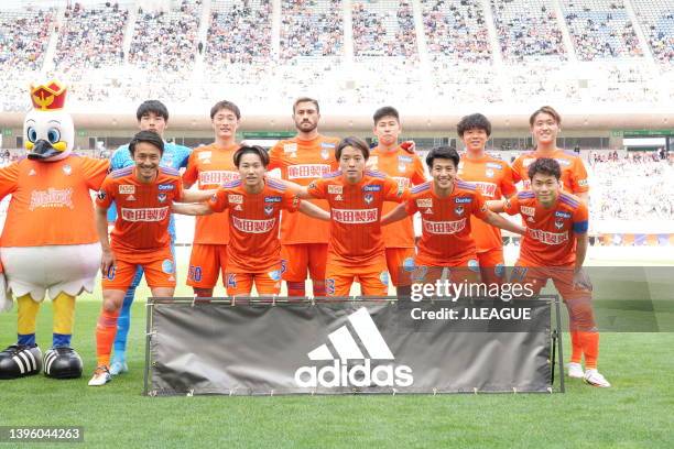 Albirex Niigata players line up for the team photos prior to the J.LEAGUE Meiji Yasuda J2 15th Sec. Match between Albirex Niigata and Tokyo Verdy at...