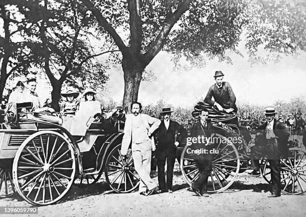 ilustrações de stock, clip art, desenhos animados e ícones de excursion of the carl benz family with the "victoria" motor car 1894 - época histórica