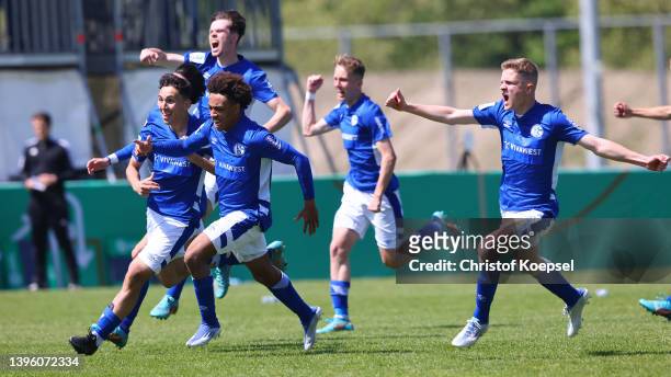 The team of Schalke celebrates after winning 4-3 after penalty shoot-out of the B Junior German Championship Final between FC Schalke 04 and VfB...