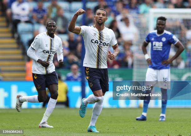 Mason Holgate of Everton celebrates after scoring their team's second goal during the Premier League match between Leicester City and Everton at The...