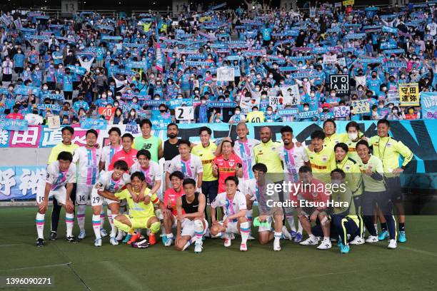 Players of Sagan Tosu pose for photographs after 1-0 vuctory in the J.LEAGUE Meiji Yasuda J1 12th Sec. Match between F.C.Tokyo and Sagan Tosu at...