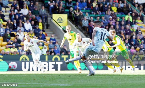Manuel Lanzini of West Ham United scores their team's fourth goal from the penalty spot during the Premier League match between Norwich City and West...