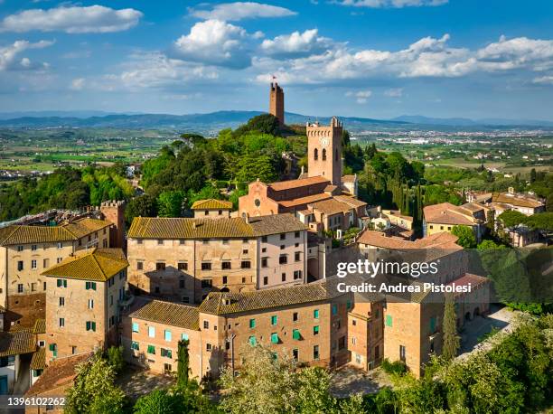 san miniato village in tuscany, italy - 聖米尼亞多 個照片及圖片檔