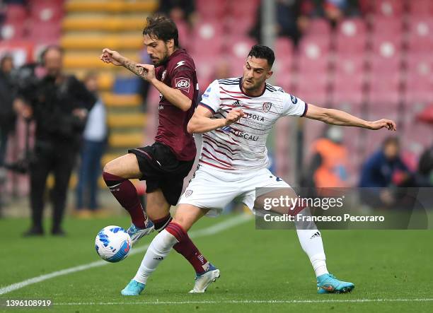 Simone Verdi of US Salernitana is challenged by Charalampos Lykogiannis of Cagliari Calcio during the Serie A match between US Salernitana and...