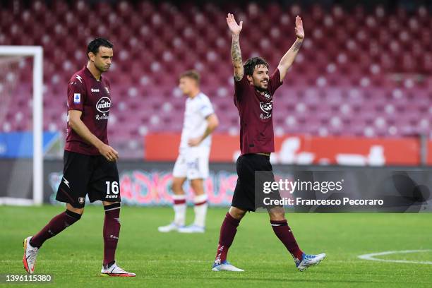 Simone Verdi of US Salernitana celebrates scoring their side's first goal during the Serie A match between US Salernitana and Cagliari Calcio at...