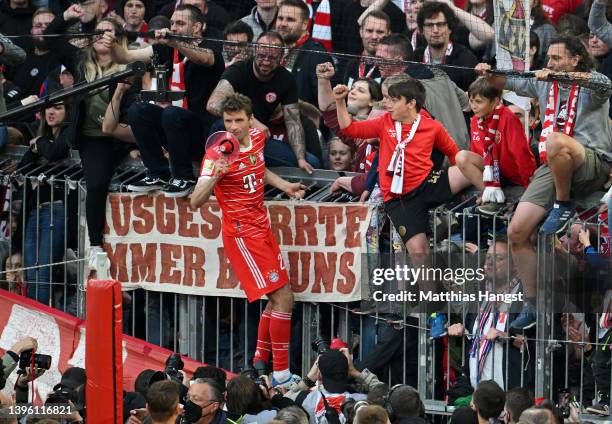 Thomas Mueller of FC Bayern Muenchen celebrates with the fans during the Bundesliga match between FC Bayern München and VfB Stuttgart at Allianz...