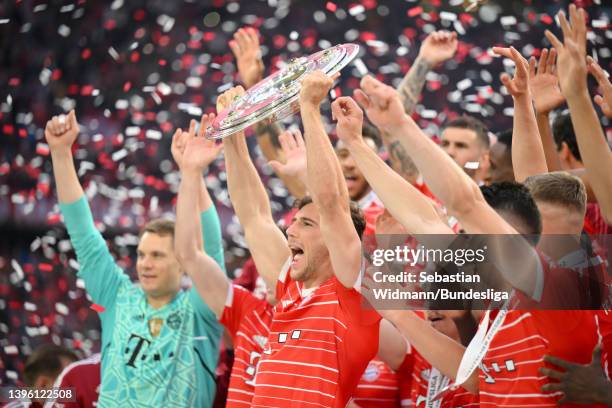 Leon Goretzka of FC Bayern Muenchen lifts the Bundesliga Meisterschale Trophy following victory during the Bundesliga match between FC Bayern München...