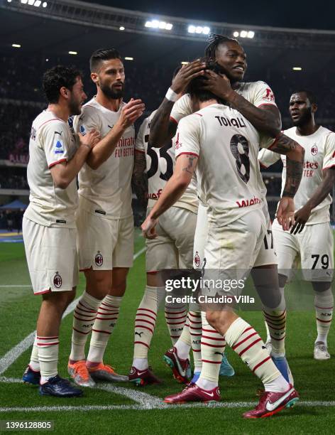 Sandro Tonali of AC Milan celebrates with team-mates after scoring a goal that was later cancelled by the referee during the Serie A match between...