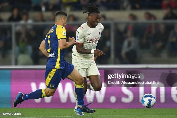 Rafael Leao of AC Milan in action during the Serie A match between Hellas Verona FC and AC Milan at Stadio Marcantonio Bentegodi on May 08, 2022 in...