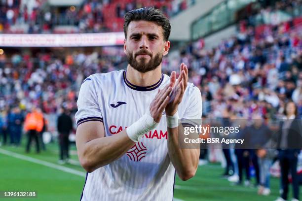 Wesley Hoedt of RSC Anderlecht applauds for the fans during the Jupiler Pro League match between Royal Antwerp FC and RSC Anderlecht at Bosuilstadion...