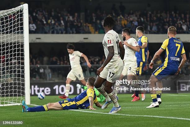 Sandro Tonali of AC Milan scores his team second goal during the Serie A match between Hellas Verona FC and AC Milan at Stadio Marcantonio Bentegodi...