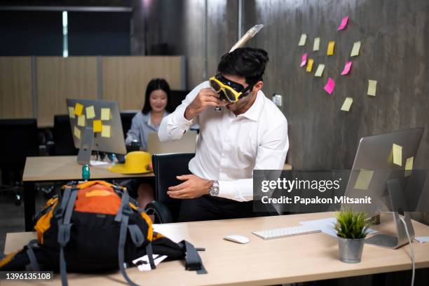 businessman preparing to go on vacation after the last working day of the week is coming to an end. - cocktail corporate stockfoto's en -beelden