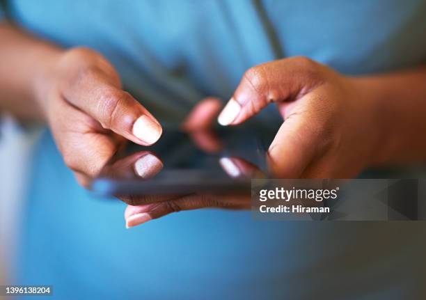 close up of woman's hands typing on smartphone. woman typing a message, surfing the internet or chatting on social network - africa mobile stock pictures, royalty-free photos & images