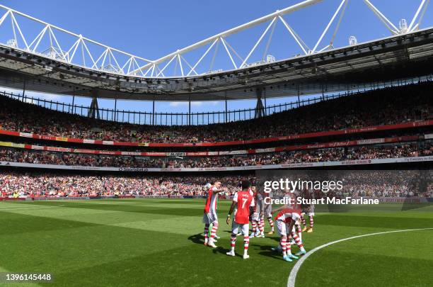 The Arsenal team huddle before the Premier League match between Arsenal and Leeds United at Emirates Stadium on May 08, 2022 in London, England.