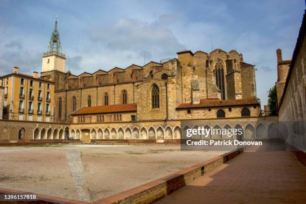 perpignan cathedral and campo santo, france - perpiñán fotografías e imágenes de stock