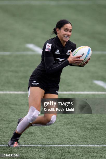 Shiray Kaka of New Zealand runs with the ball against France during a Women's HSBC World Rugby Sevens Series match at Starlight Stadium on May 1,...