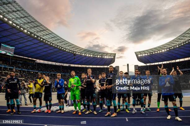 Hertha players show appreciation the the fans after the Bundesliga match between Hertha BSC and 1. FSV Mainz 05 at Olympiastadion on May 07, 2022 in...