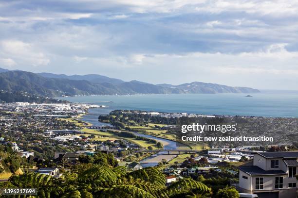 view of hutt river and wellington harbour against blue sky, looking south from hutt valley, wellington, nz - wellington nieuw zeeland stockfoto's en -beelden