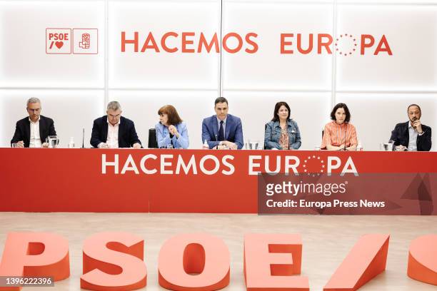 The Secretary of Organization, Santos Cerdan; the President of the PSOE, Cristina Narbona; the President of the Government, Pedro Sanchez; the Deputy...