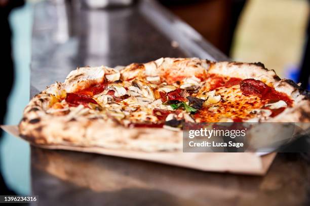 delicious street food - pop up store stock-fotos und bilder