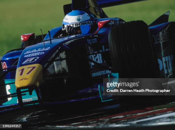 Mika Salo of Finland drives the Red Bull Sauber Petronas Sauber C19 Petronas V10 during the Formula One Italian Grand Prix on 10th September 2000 at...