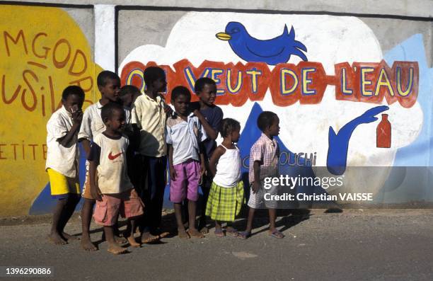 Mayotte connait une forte natalite et pendant la saison seche des difficultes pour le ravitaillement en eau potable