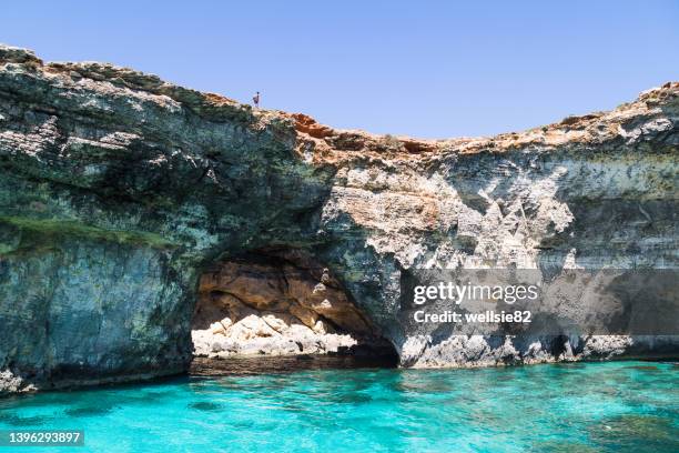 crystal lagoon cave - crystal caves stockfoto's en -beelden