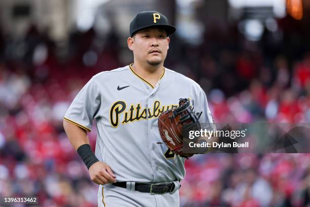 Yoshi Tsutsugo of the Pittsburgh Pirates jogs across the field in the first inning against the Cincinnati Reds during game two of a doubleheader at...