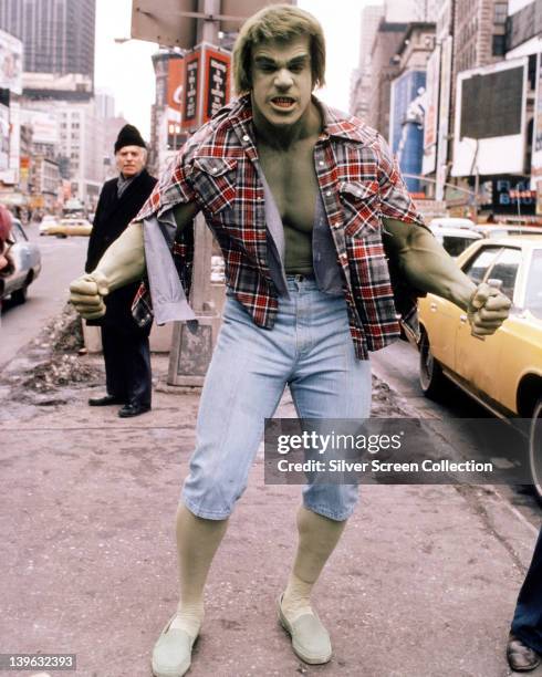 Lou Ferrigno, US actor and bodybuilder, in holding a pose in a publicity portrait issued for the US television series, 'The Incredible Hulk', USA,...