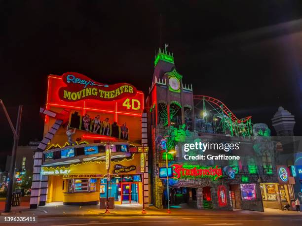 clifton hill  street at niagara falls - niagara falls stock pictures, royalty-free photos & images