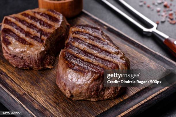 fresh juicy delicious beef steak on a dark background - rippensteak stock-fotos und bilder