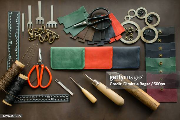 tools for the manufacture of leather products on the forehead - travail du cuir photos et images de collection