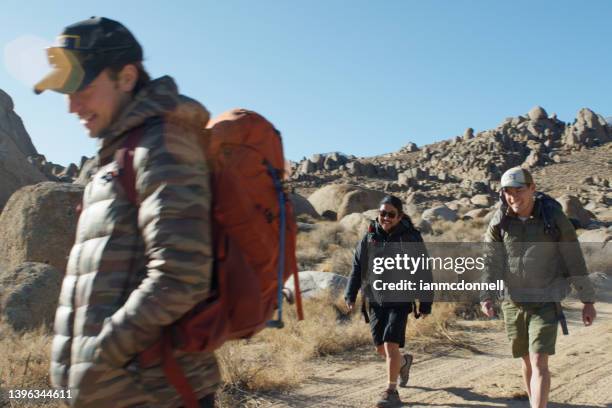 camper in den alabama hills - alabama hills stock-fotos und bilder